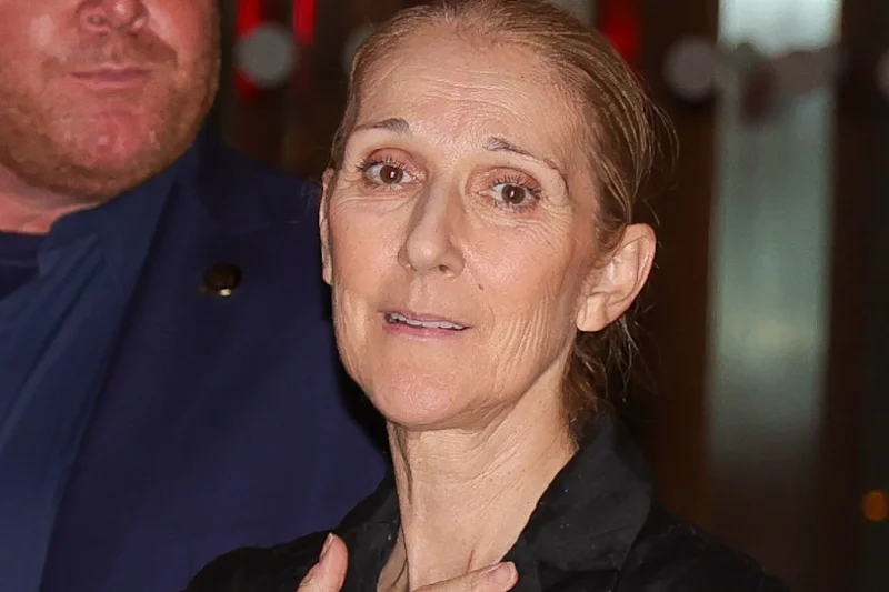 Celine Dion friss egészségügyi híreket oszt meg, miközben 3 fia is csatlakozik hozzá egy új videóban – a rajongók szeretettel köszöntik egymást.